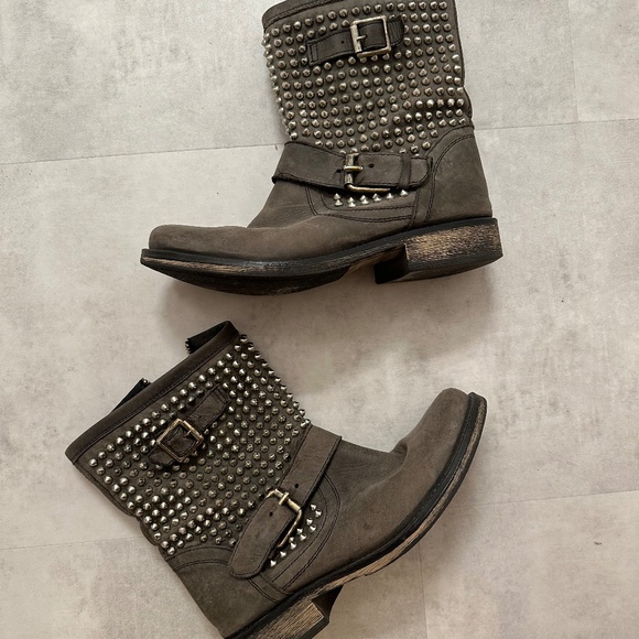Steve Madden rocker metal studded moto boots, size 9, gray leather with 2 straps - Picture 1 of 10